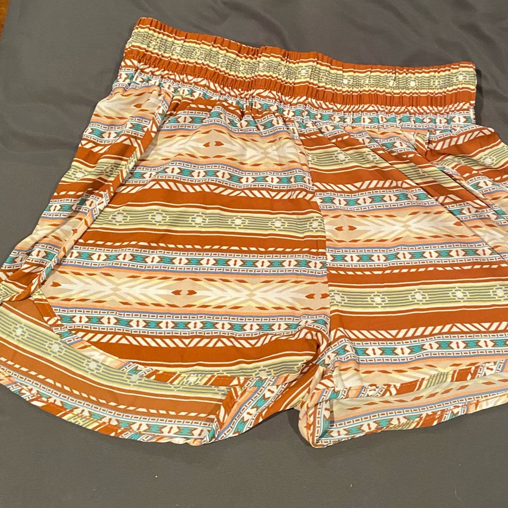 NWOT GeeGee Aztec Shorts Size Large